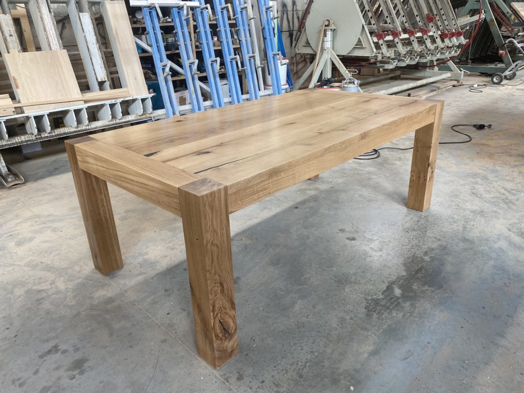 Masivní dubové jídelní stoly 7