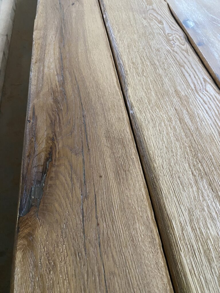 Falešné dřevěné dubové trámy do interiéru